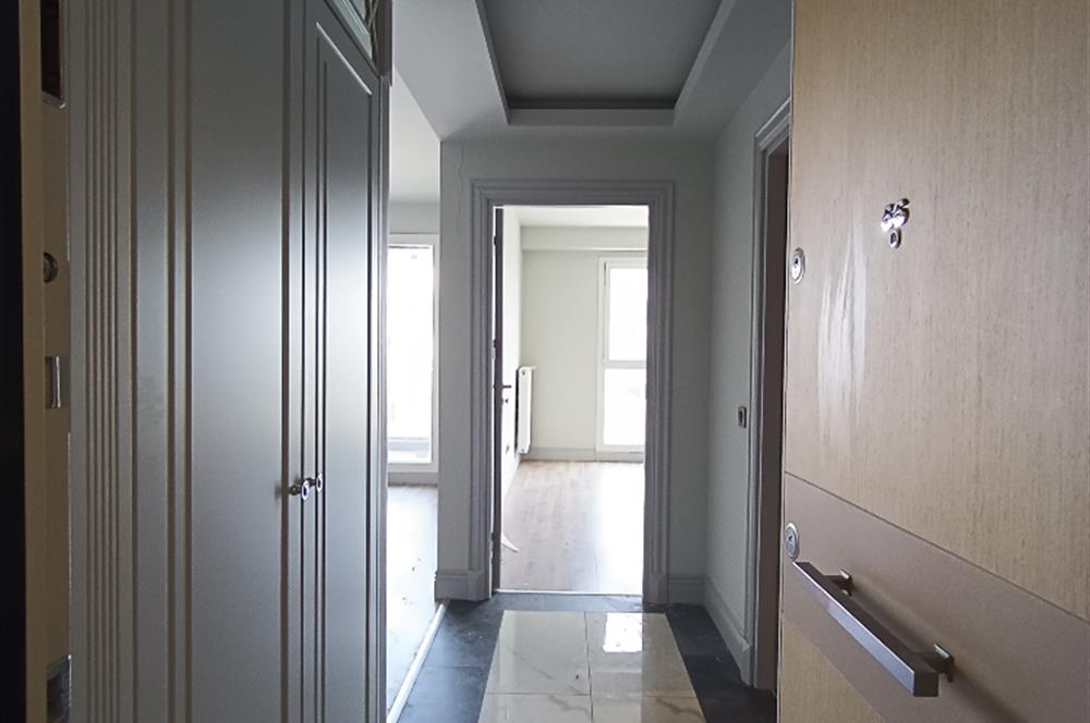 Avenue İstanbul Rezidans'da satılık E 5 cepheli 1+1 daire..