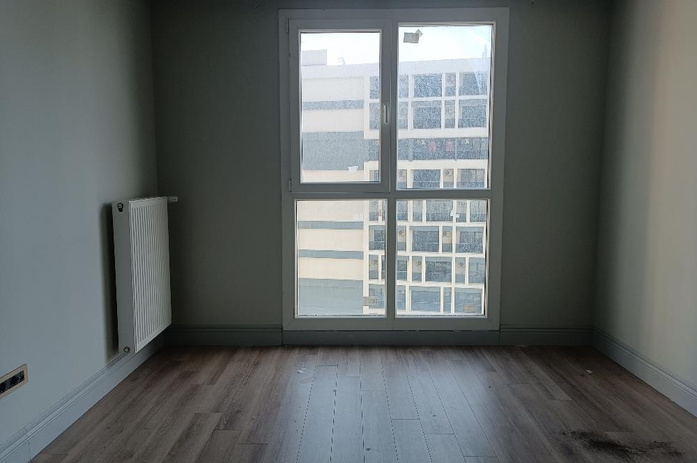 Avenue İstanbul Rezidans'da satılık E 5 cepheli 1+1 daire..