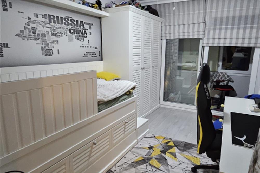 Bostanlı'da Komple Tadilatlı 3+1 Satılık Daire