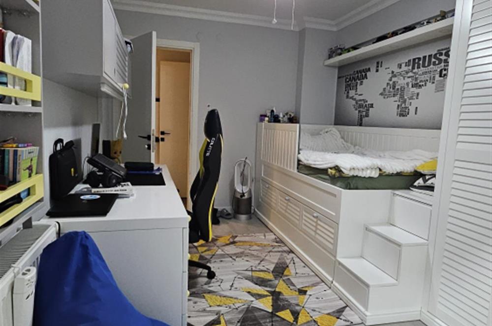 Bostanlı'da Komple Tadilatlı 3+1 Satılık Daire