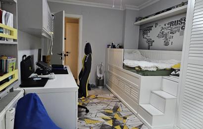 Bostanlı'da Komple Tadilatlı 3+1 Satılık Daire