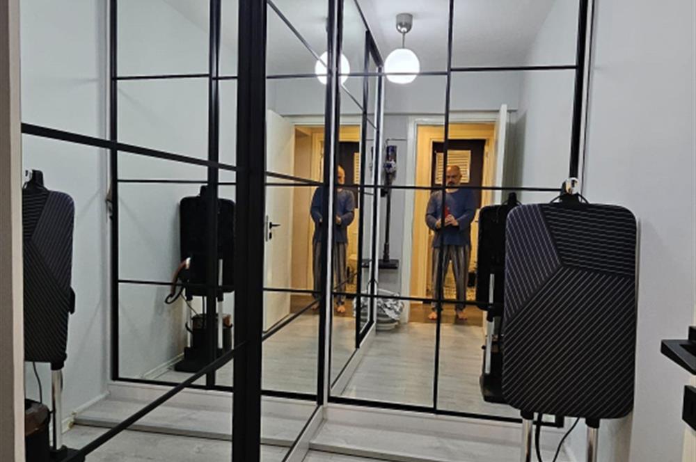 Bostanlı'da Komple Tadilatlı 3+1 Satılık Daire