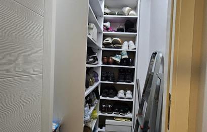 Bostanlı'da Komple Tadilatlı 3+1 Satılık Daire