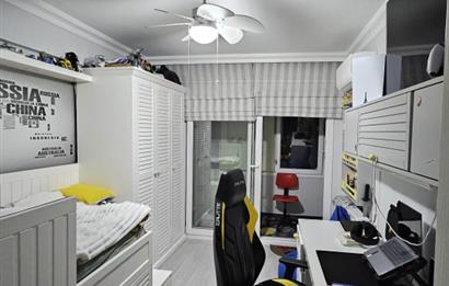 Bostanlı'da Komple Tadilatlı 3+1 Satılık Daire