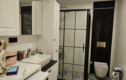 Bostanlı'da Komple Tadilatlı 3+1 Satılık Daire