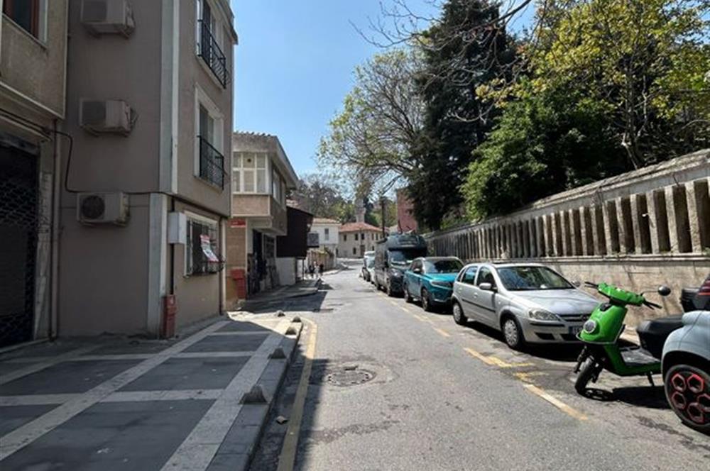 TÜLAY ÖZKÖK'TEN CUMA PAZARI MERKEZİ KATLI SATILIK DÜKKAN