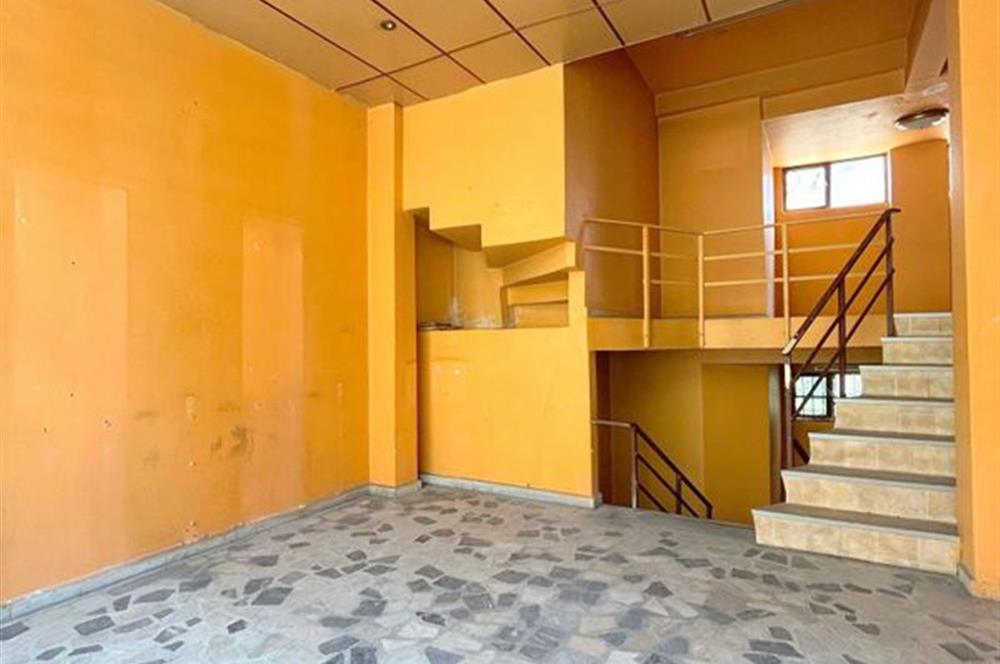 TÜLAY ÖZKÖK'TEN CUMA PAZARI MERKEZİ KATLI SATILIK DÜKKAN