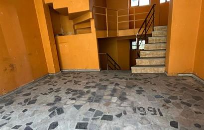 TÜLAY ÖZKÖK'TEN CUMA PAZARI MERKEZİ KATLI SATILIK DÜKKAN
