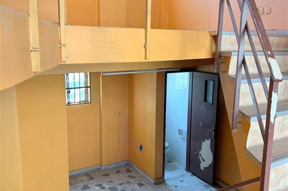 TÜLAY ÖZKÖK'TEN CUMA PAZARI MERKEZİ KATLI SATILIK DÜKKAN