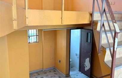 TÜLAY ÖZKÖK'TEN CUMA PAZARI MERKEZİ KATLI SATILIK DÜKKAN