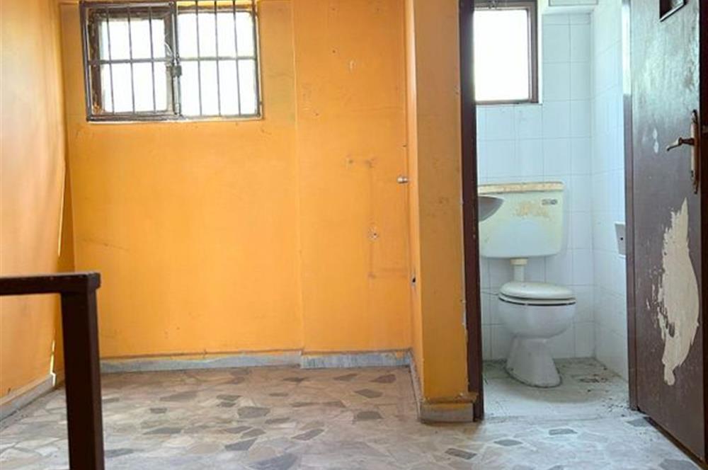 TÜLAY ÖZKÖK'TEN CUMA PAZARI MERKEZİ KATLI SATILIK DÜKKAN