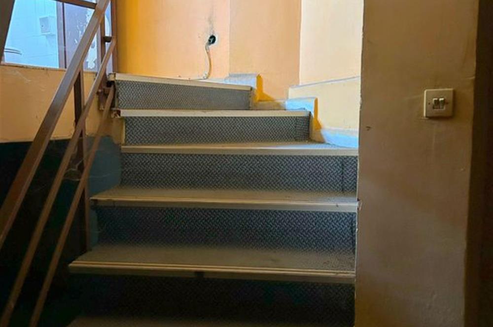 TÜLAY ÖZKÖK'TEN CUMA PAZARI MERKEZİ KATLI SATILIK DÜKKAN