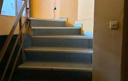 TÜLAY ÖZKÖK'TEN CUMA PAZARI MERKEZİ KATLI SATILIK DÜKKAN