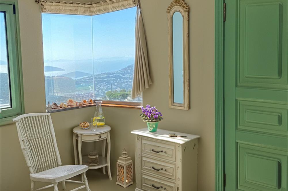 Bodrum Yalıkavak Geriş'te Deniz Manzaralı Satılık Müstakil Villa