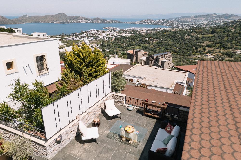 YALIKAVAK GERİŞTE SATILIK DENİZ VE MARİNA MANZARALI 2+1 DAİRE