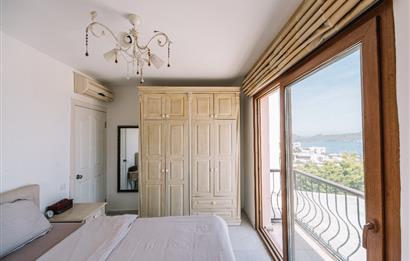 YALIKAVAK GERİŞTE SATILIK DENİZ VE MARİNA MANZARALI 2+1 DAİRE