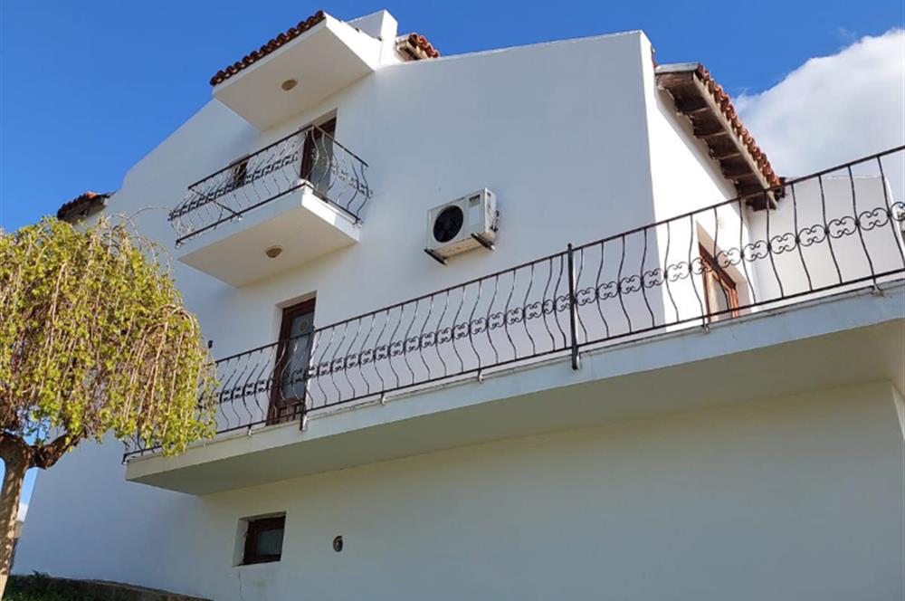 ÇANAKKALE MERKEZDE SİTE İÇİ BOĞAZ MANZARALI TRİPLEKS BOŞ VİLLA