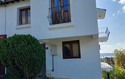 ÇANAKKALE MERKEZDE SİTE İÇİ BOĞAZ MANZARALI TRİPLEKS BOŞ VİLLA