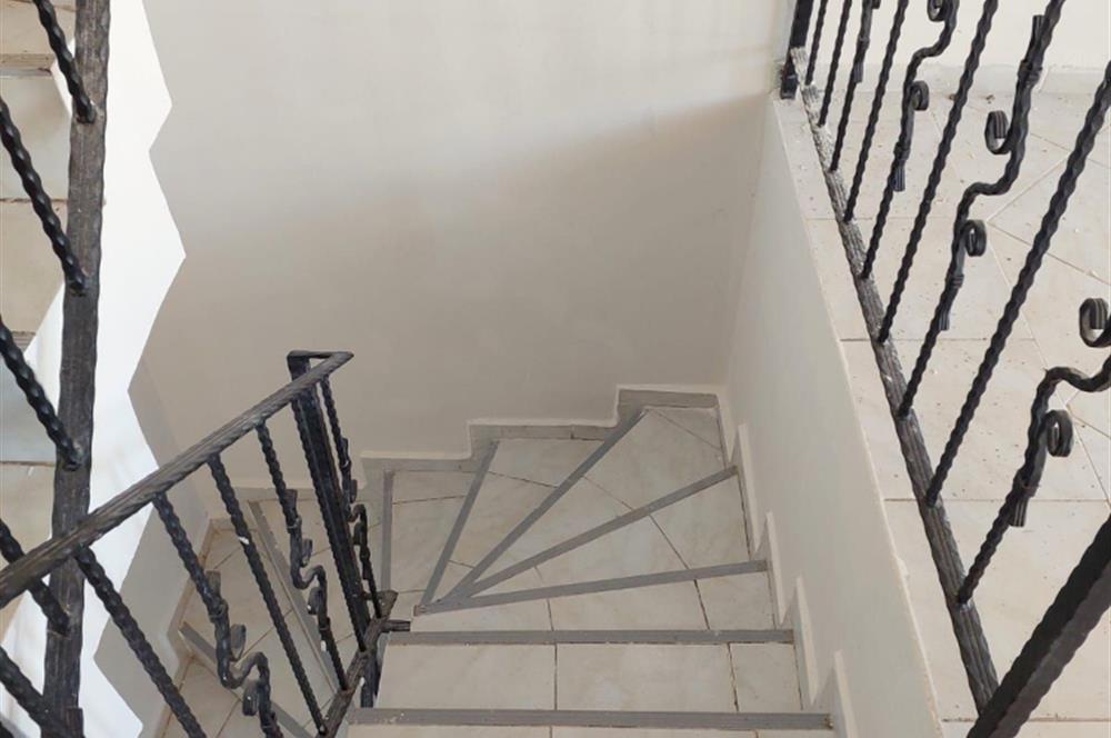 ÇANAKKALE MERKEZDE SİTE İÇİ BOĞAZ MANZARALI TRİPLEKS BOŞ VİLLA