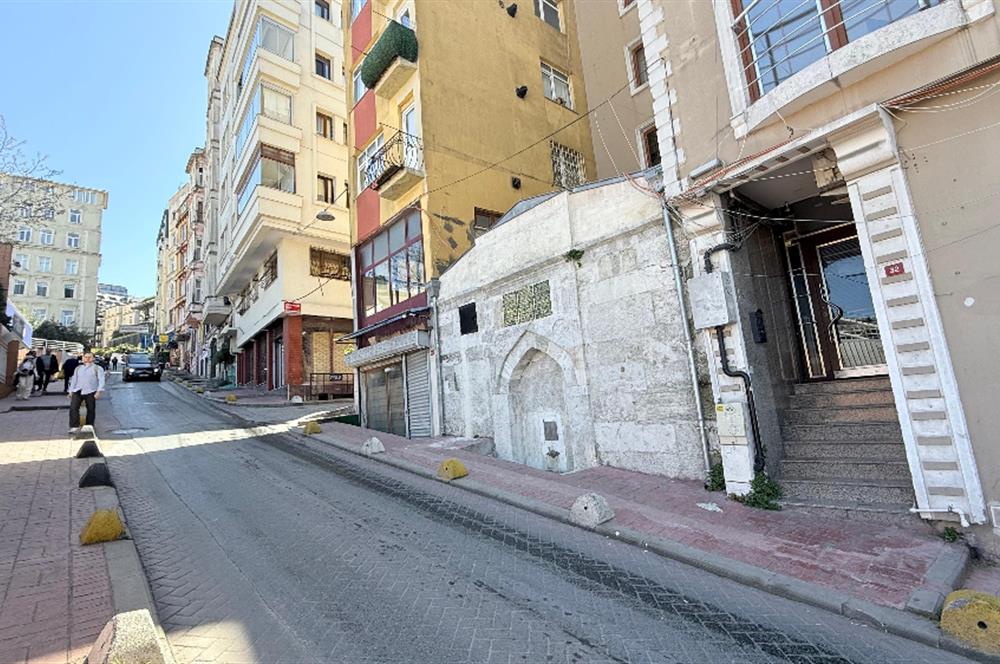 Beyoğlu Çatma Mescid de Beş Katlı Satılık Komple Bina