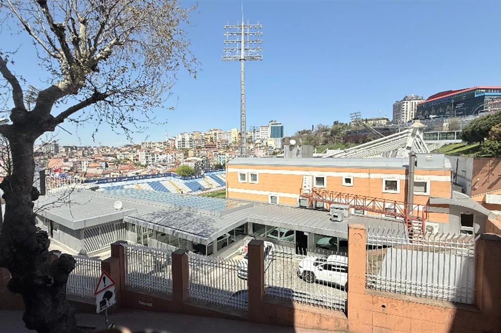 Beyoğlu Çatma Mescid de Beş Katlı Satılık Komple Bina