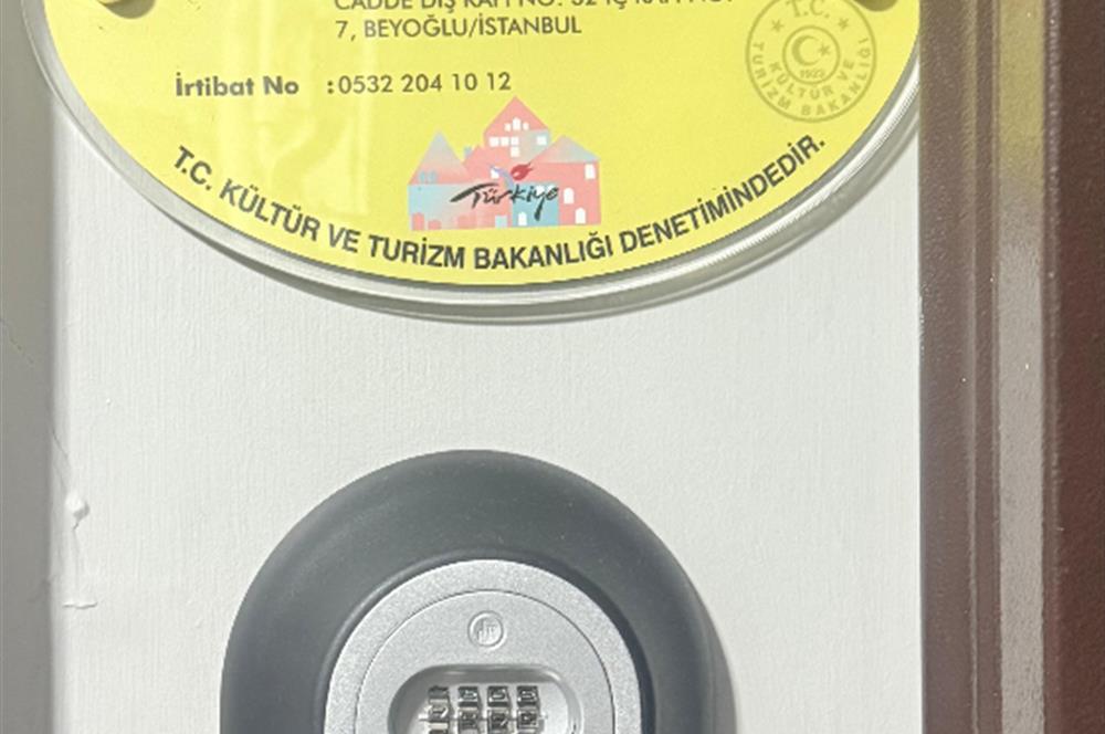 Beyoğlu Çatma Mescid de Beş Katlı Satılık Komple Bina