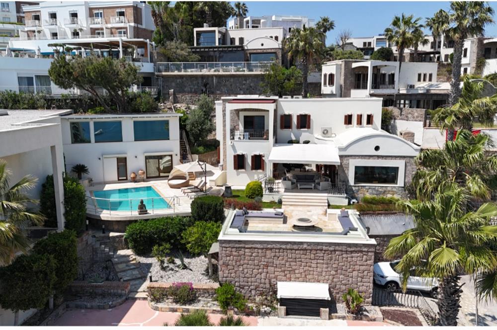 Bodrum Bitez  sezonluk kiralık  5+2 + müştemilatlı kiralik villa