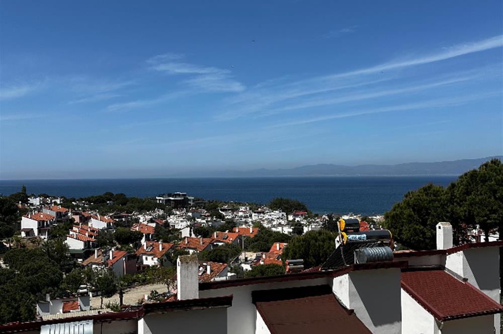 KAPANMAZ DENİZ MANZARALI HAVUZLU SİTEDE TRIPLEKS YAZLIK