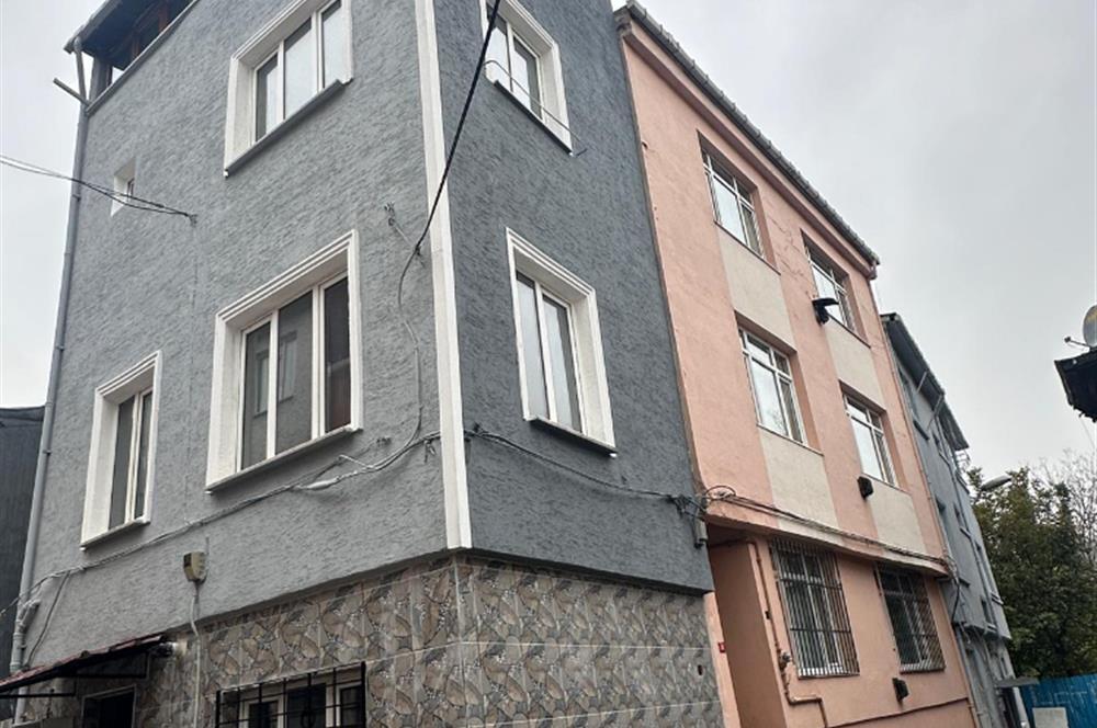 TARİHİ YARIMADA'DA YATIRIMLIK 4 KATLI BİNA KİRASI 27.000 TL