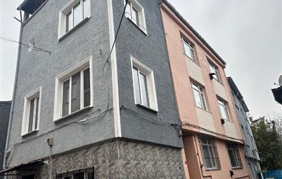 TARİHİ YARIMADA'DA YATIRIMLIK 4 KATLI BİNA KİRASI 27.000 TL