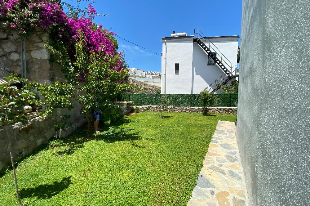 Bodrum Gündoğan Küçükbük Denize Yürüme Mesafesinde Satılık 2 Kat Mülkiyeli Dairesiyle Birlikte  Müstakil Bina ve Arsası