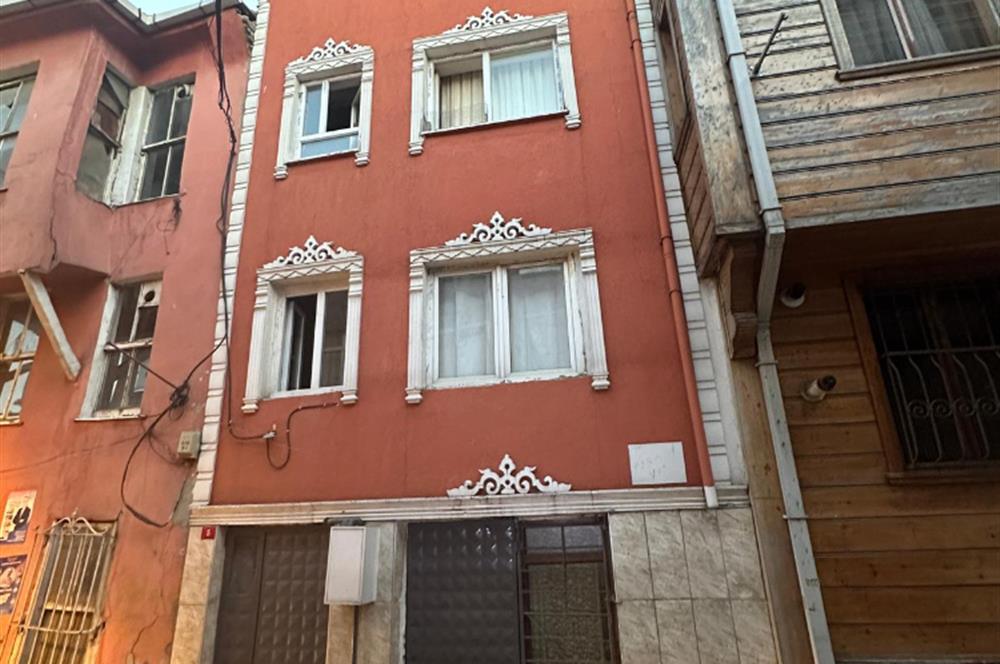 HALİÇ SAHİLE VE EMİNÖNÜ'NE YÜRÜME MESAFESİNDE SATILIK BİNA