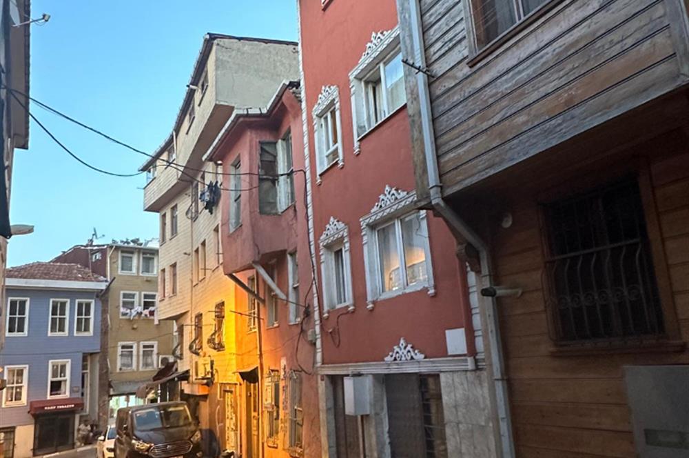 HALİÇ SAHİLE VE EMİNÖNÜ'NE YÜRÜME MESAFESİNDE SATILIK BİNA