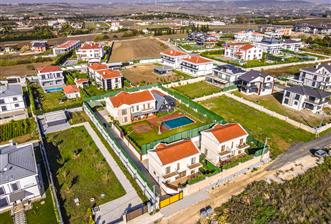 SİLİVRİ ORTAKÖY'DE 2300M2 ARSADA SATILIK 3 LÜKS VİLLA 1 BUNGALOV