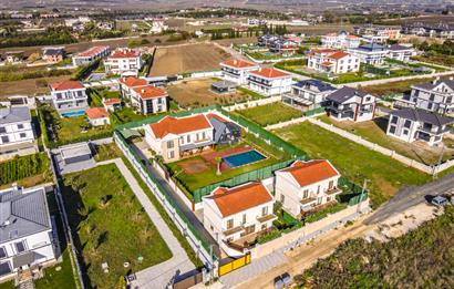 SİLİVRİ ORTAKÖY'DE 2300M2 ARSADA SATILIK 3 LÜKS VİLLA 1 BUNGALOV