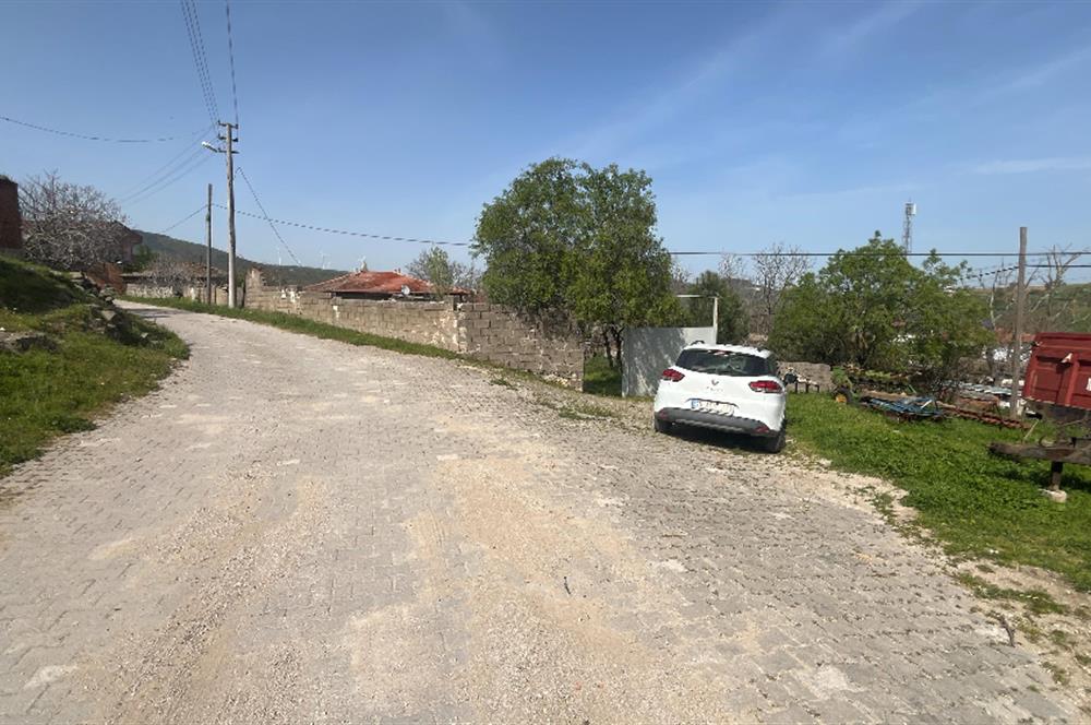 CENTURY21 BAL’DAN  YENİKÖY SATILIK KÖY EVİ VE ARSA