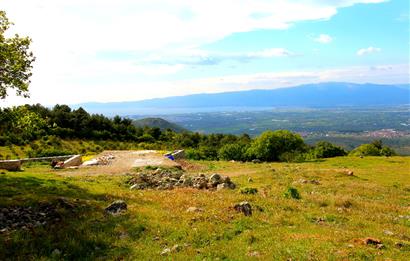 Burhaniye Çallı Mahallesinde Full Deniz ve Körfez Manzaralı Bahçe