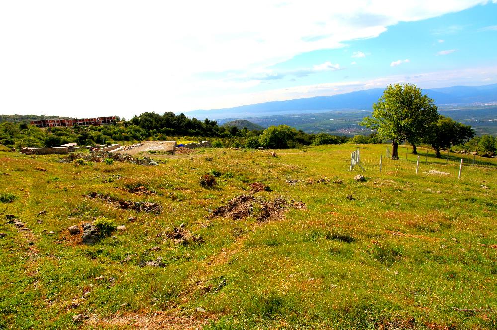 Burhaniye Çallı Mahallesinde Full Deniz ve Körfez Manzaralı Bahçe