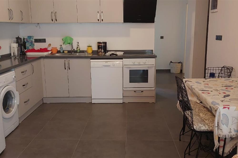 Bodrum-Bitez havuzlu site içerisinde eşyalı 2+1 bahçe katı kiralık daire