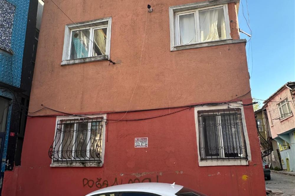 EMİNÖNÜNE,HALİÇ SAHİLE VE ÜNİVERSİTELERE ÇOK YAKIN SATILIK BİNA