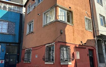 EMİNÖNÜNE,HALİÇ SAHİLE VE ÜNİVERSİTELERE ÇOK YAKIN SATILIK BİNA