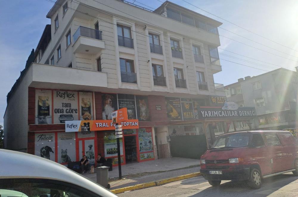 KÖRFEZ YARIMCA ATALAR MAH. CADDE ÜSTÜ SATILIK ARAKAT 3+1 DAİRE