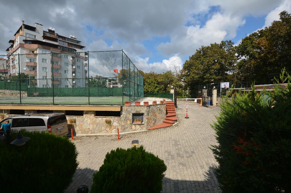 Bahçeköy'de Site İçerisinde Satılık 4+1 Çatı Dubleks