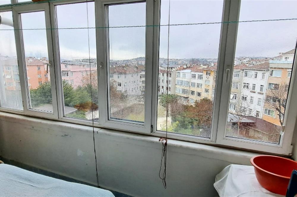 Üsküdar'da Merkezi Konumda, Cadde Üstü , Krediye Uygun Satılık!