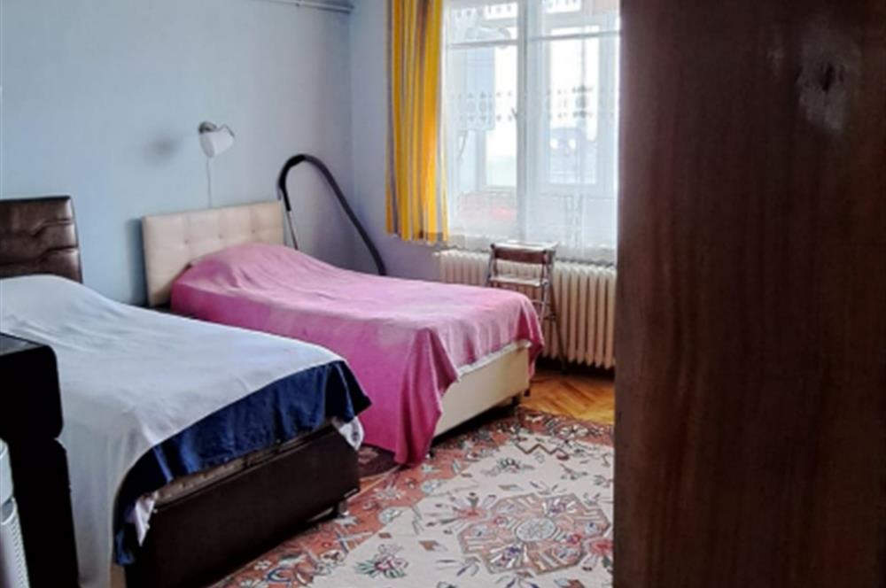 Üsküdar'da Merkezi Konumda, Cadde Üstü , Krediye Uygun Satılık!