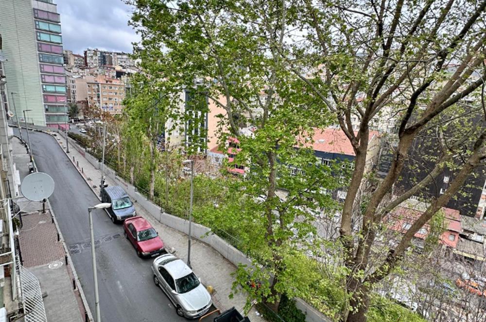 KURTULUŞ DERİCİLER SOKAKTA 2,5+1 KİRALIK DAİRE