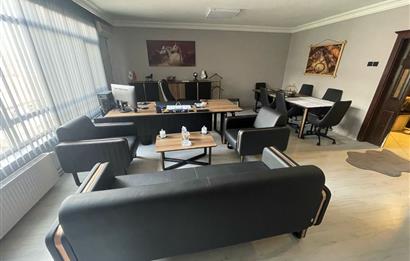 KIZILAY YEŞİLIRMAK SOKAKTA 2+1 ve SEKRETERYALI KİRALIK OFİS