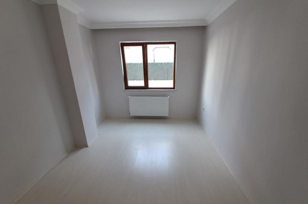 KÖRFEZ YARIMCA ATALAR MAH. CADDE ÜSTÜ SATILIK ARAKAT 3+1 DAİRE