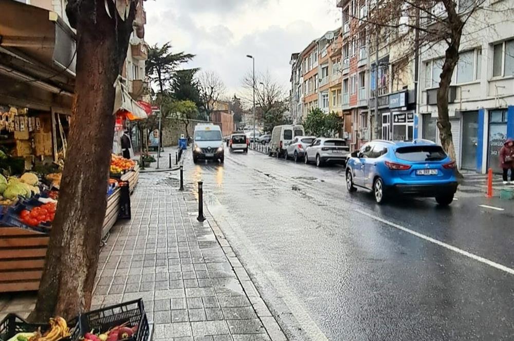 Üsküdar'da Merkezi Konumda, Cadde Üstü , Krediye Uygun Satılık!