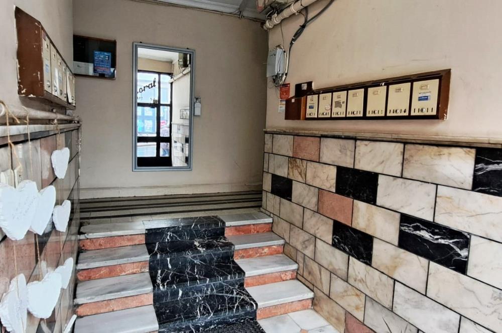 Üsküdar'da Merkezi Konumda, Cadde Üstü , Krediye Uygun Satılık!